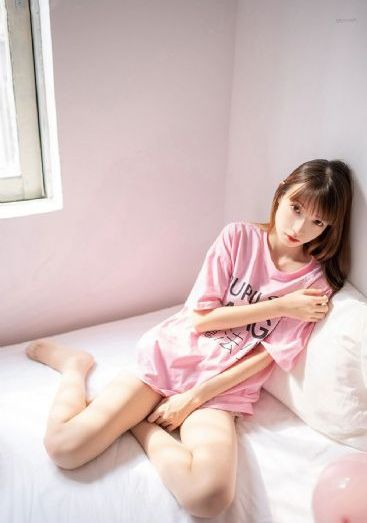 剪刀手美少女