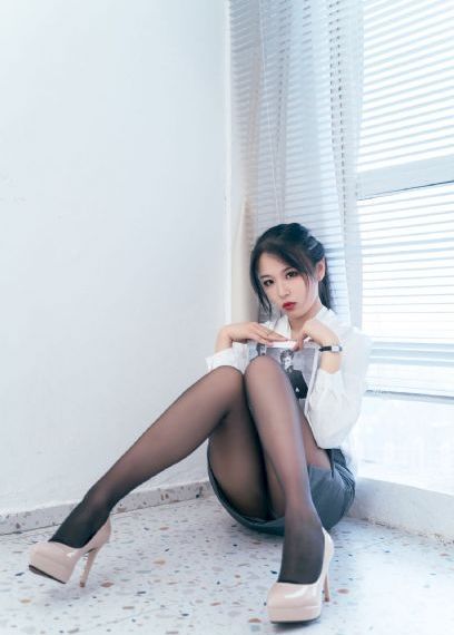 举头望明月低头思故乡