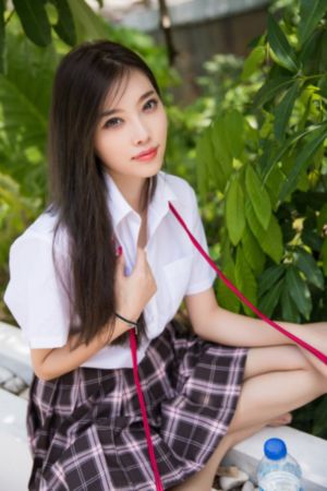 年轻女的老师2中字在线